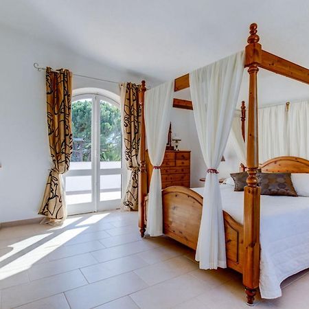 Villa Barlavento - Stunning 4-Bedroom Villa With Tennis Court كارفويرو المظهر الخارجي الصورة