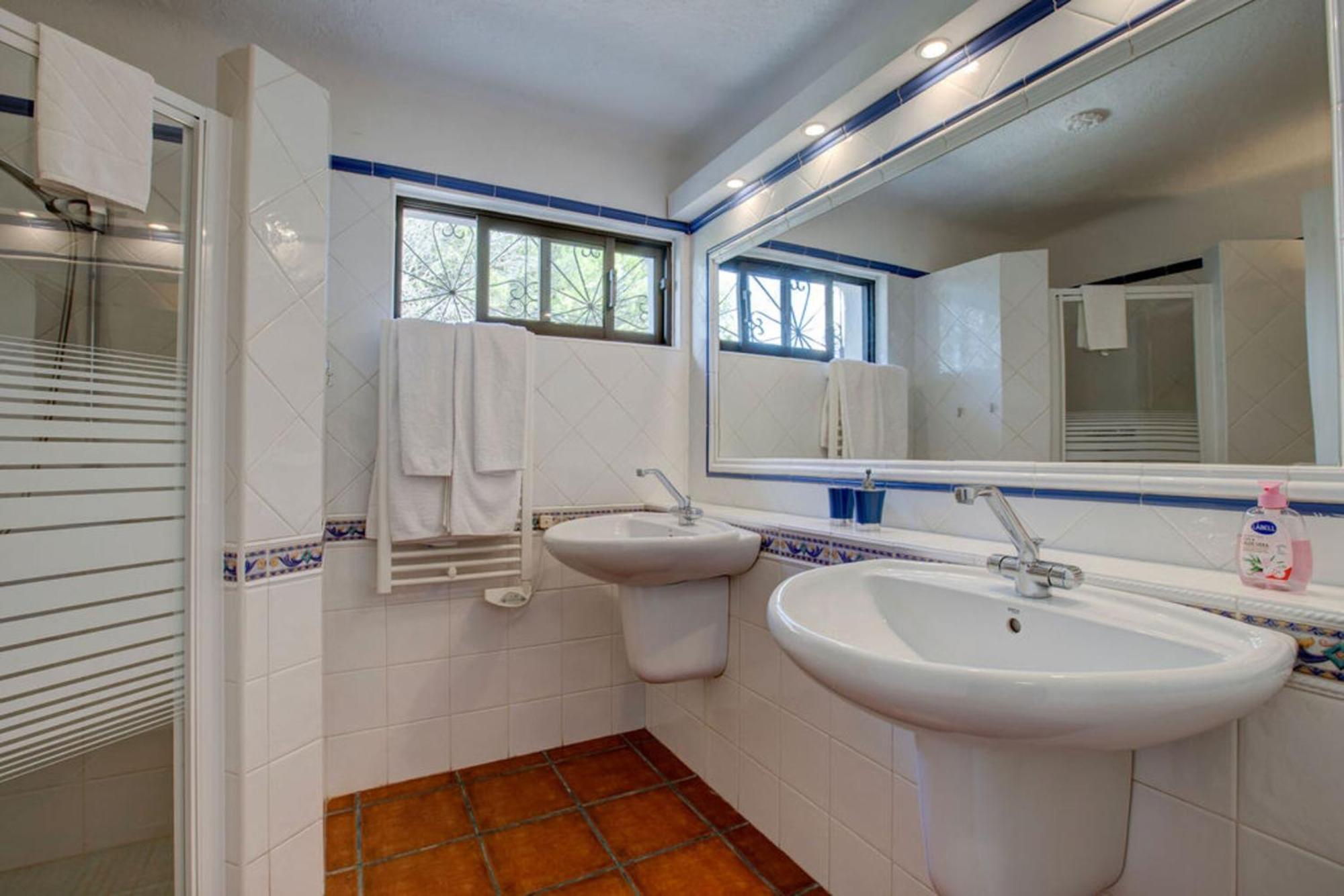Villa Barlavento - Stunning 4-Bedroom Villa With Tennis Court كارفويرو المظهر الخارجي الصورة