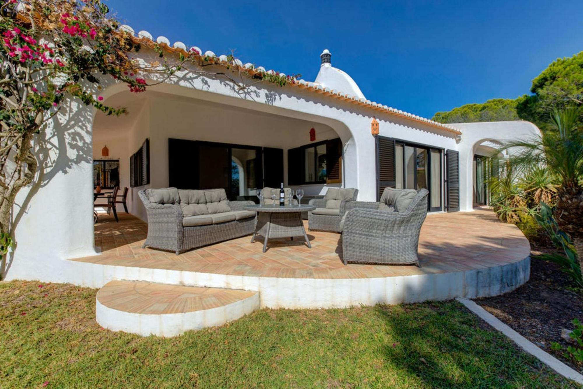 Villa Barlavento - Stunning 4-Bedroom Villa With Tennis Court كارفويرو المظهر الخارجي الصورة